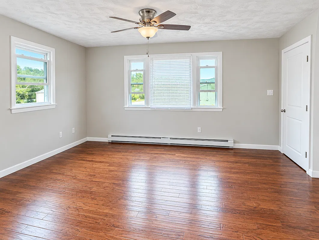 4 bed, 2.0 bath, 2271 sqft, $3,500 — Photo 2
