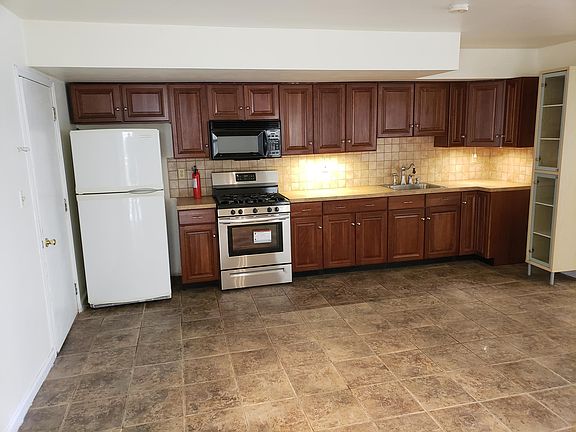 4th image of 52 Trenton St #1