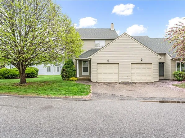 97 Nipmuc Trl #A, North Providence, RI 02904