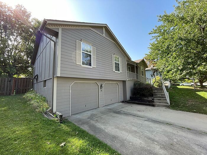 1st image of 632 NE Adams Dr
