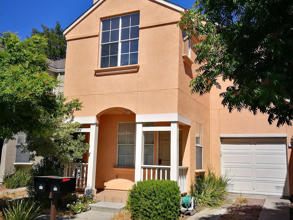 Single Family House for rent at the Crossings, Mountain View