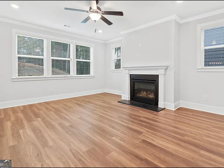 127 Vivian Ln — Photo 15