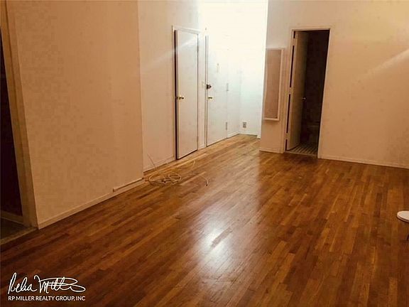 2nd image of 26 E 63rd St APT 2D