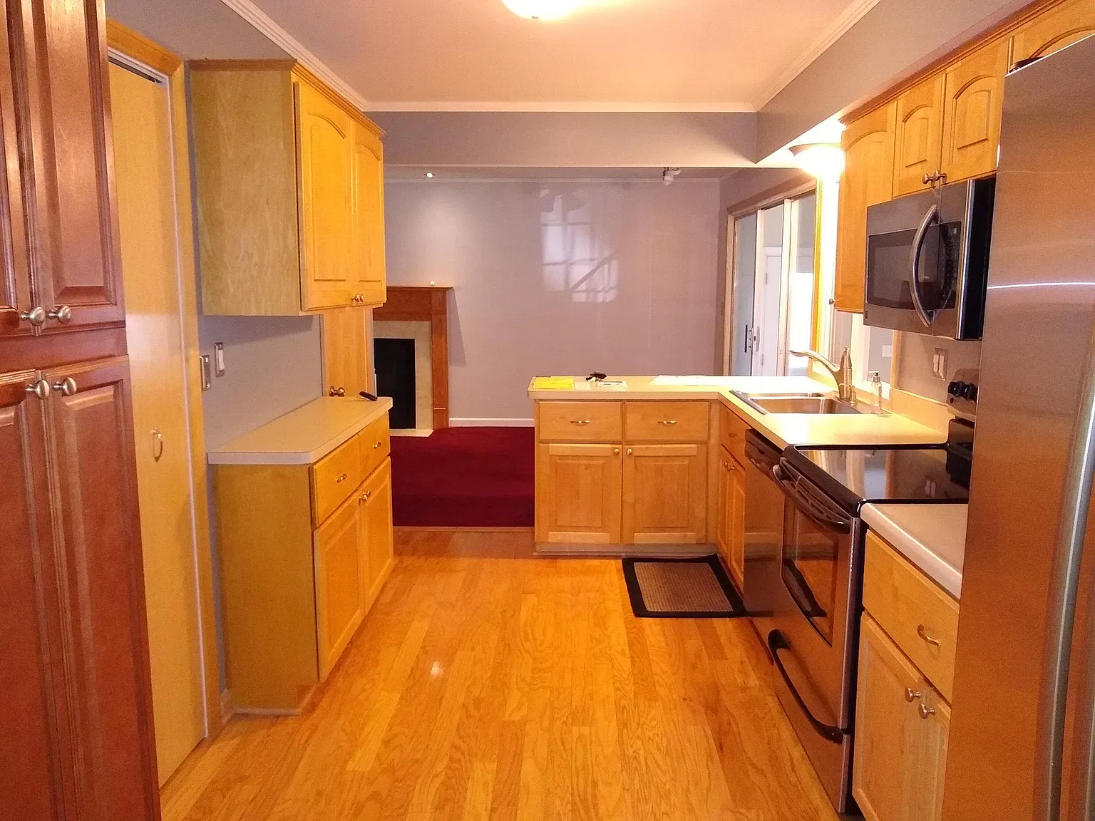 4 bed, 2.5 bath, 2060 sqft, $3,499 — Photo 4