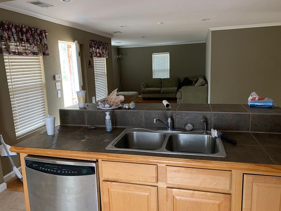 2nd image of 331 Martha St