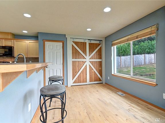 4th image of 3305 81st Dr NE