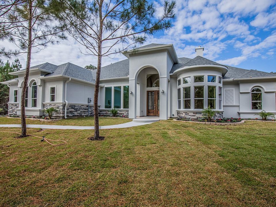 1st image of 26214 Crown Ct