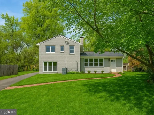 6810 Derrell Ct, Alexandria, VA 22307