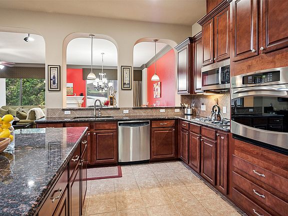 5th image of 835 Rockingham Dr