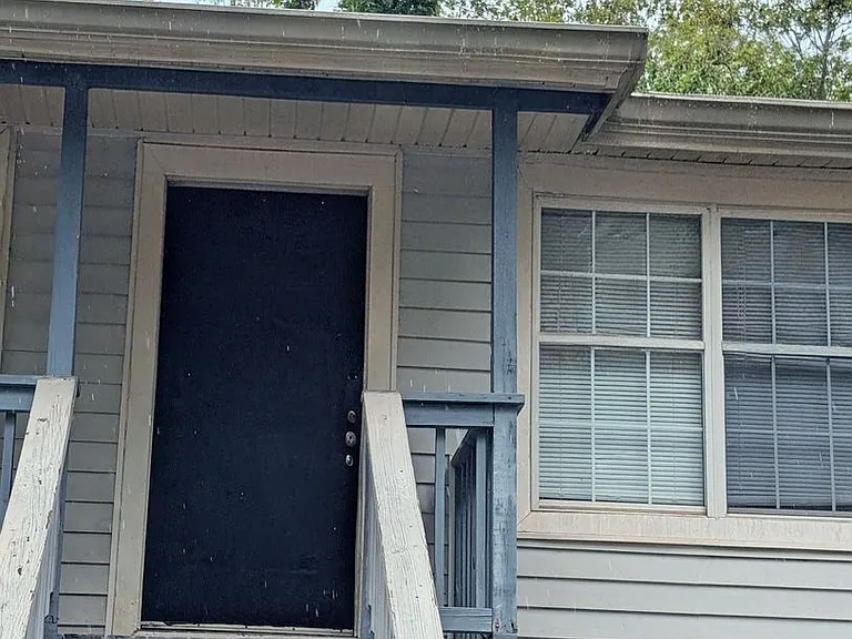 2555 Chateau Ln — Photo 1