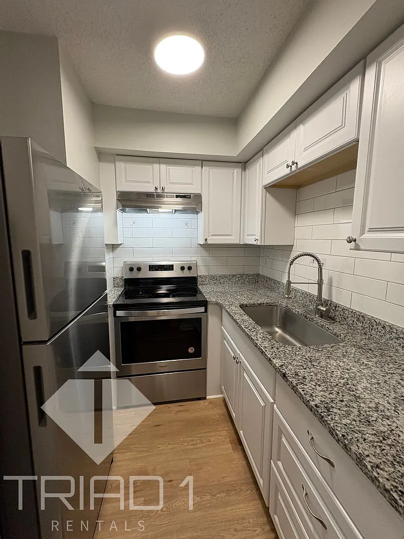 Mosby Townhouses - G — Photo 2