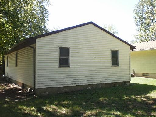 3rd image of 204 E Joyce St