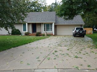 728 W 17th Street Ct, Newton, KS 67114