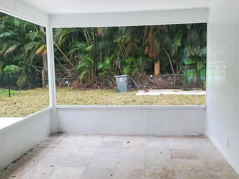 4740 Hairland Dr — Photo 3