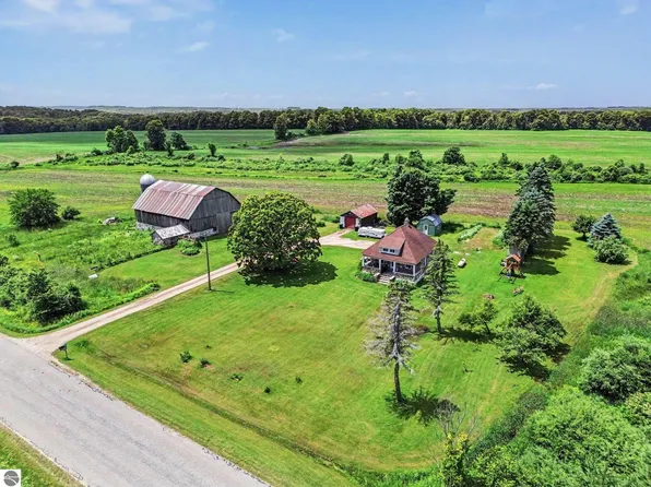 7615 Pleasant Hill Rd, Ellsworth, MI 49729
