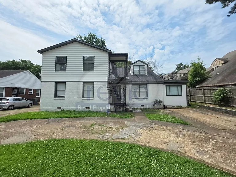 3523 Barwood Cir. — Photo 2