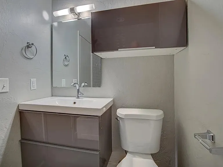 6000 N Brookline Ave #60 — Photo 8