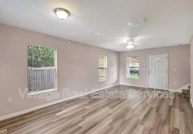 720 Newton Ave S — Photo 2