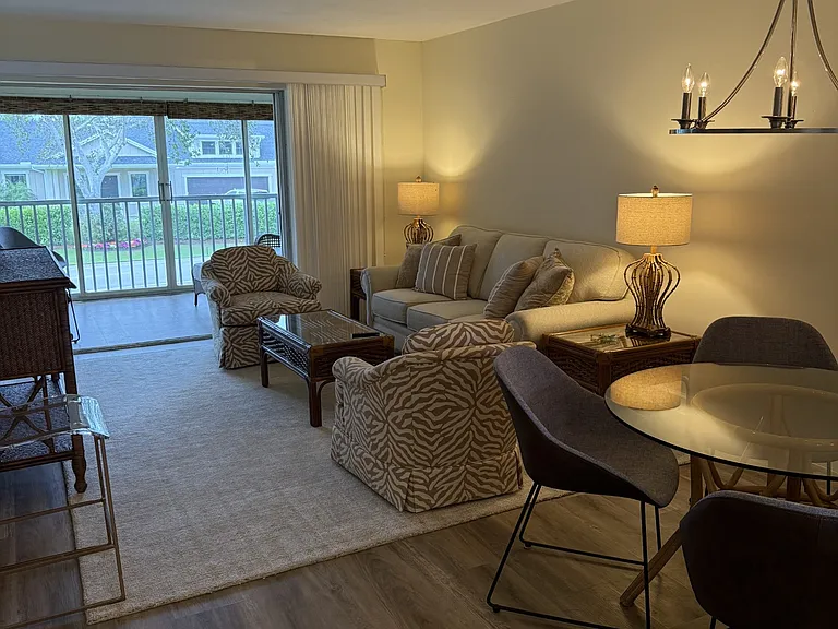 1900 Alamanda Dr #202 — Photo 5
