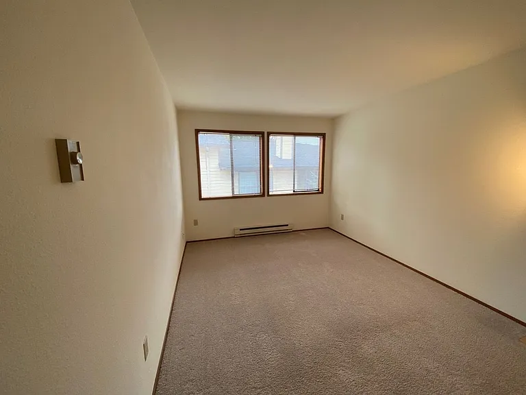 Shorecrest Apartments — Photo 9