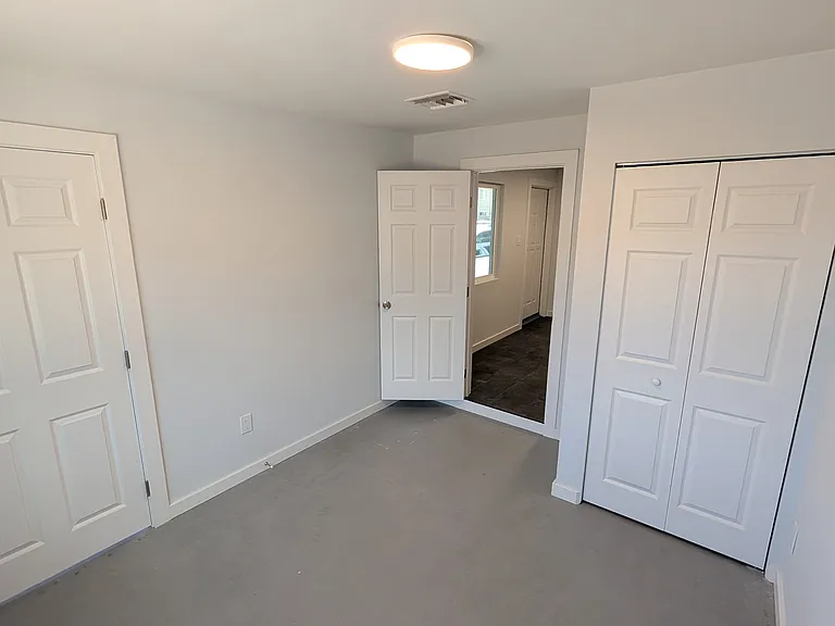 1406 W Vogel Ave — Photo 4