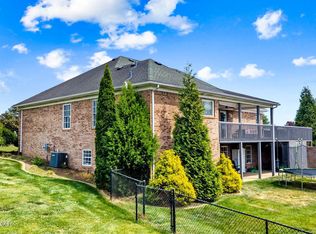 176 Mill Trace Ct, Shepherdsville, KY 40165