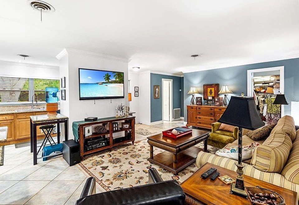 2nd image of 46701 Siesta Cir