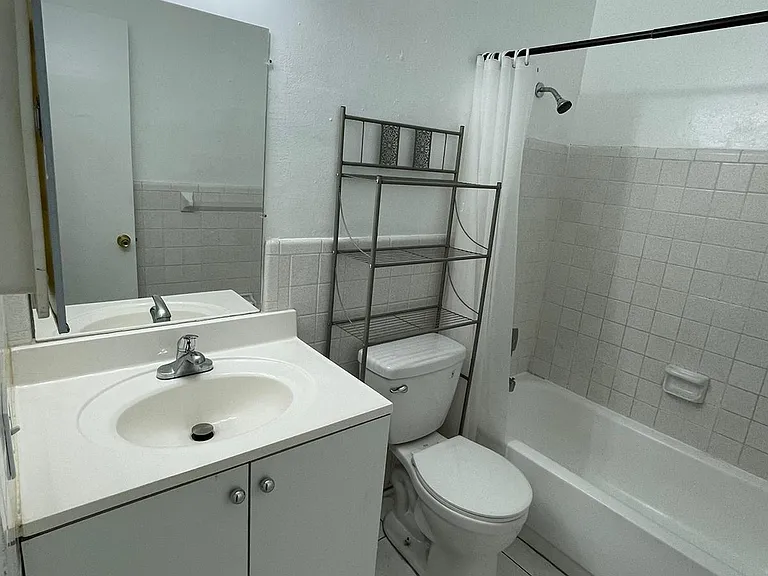 6400 NE 18th Ave #11 — Photo 6