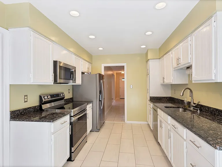 6414 Seven Oaks Ct — Photo 22