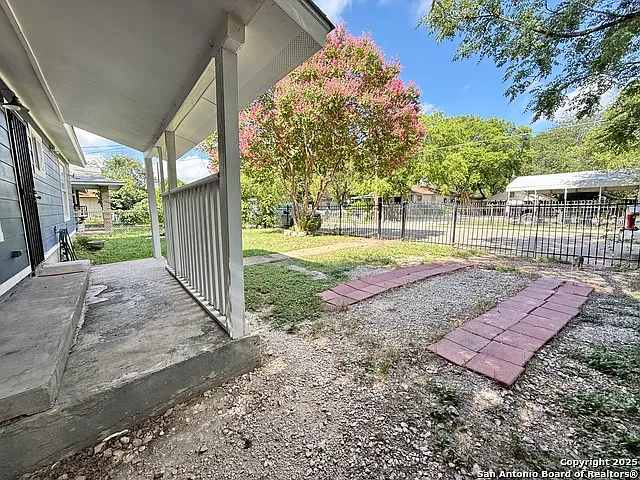 230 S San Gabriel Ave — Photo 5