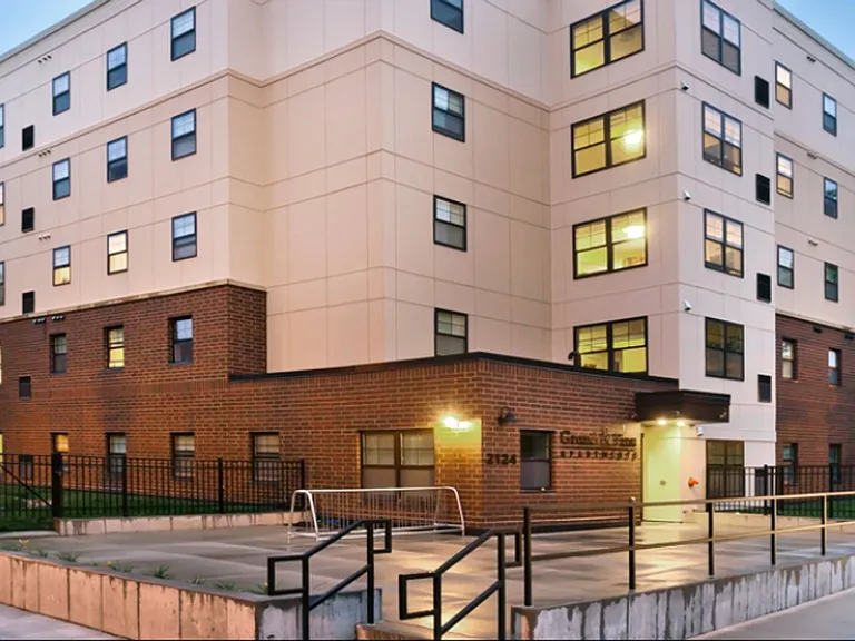 Grand and Finn Apartments — Photo 17