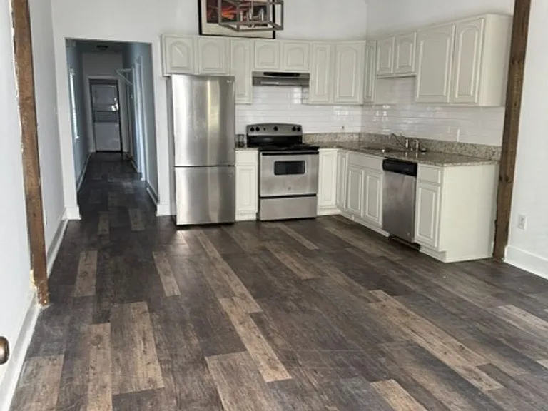 Awesome Three Bedroom One Bath Home - Downtown Charleston - Excellent Location! — Photo 5