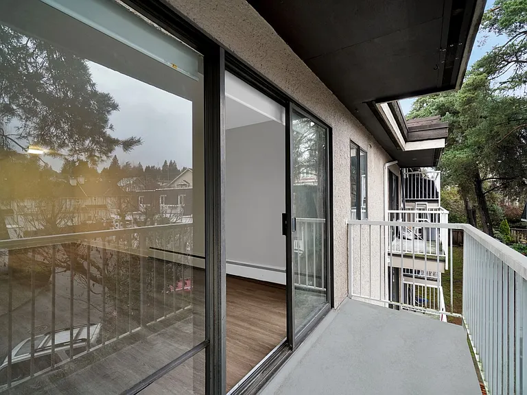 535 Shaw Ave — Photo 9