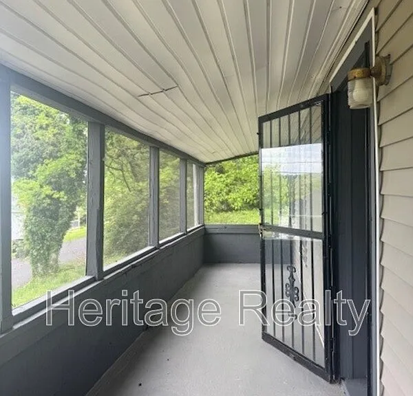 2400 Center Ave — Photo 5