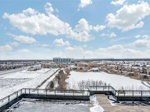 405 Dundas St W, Oakville, ON