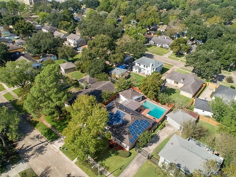 22122 Woodrose Dr — Photo 33