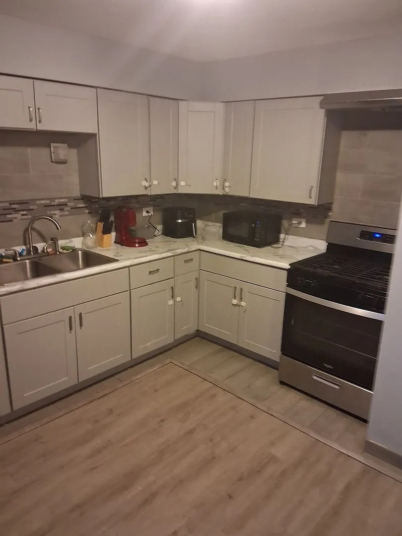 Charming 2BR Townhouse in Chicago — Photo 2