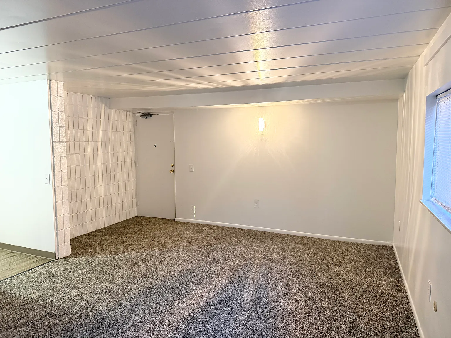 2 bed, 700 sqft, $975 — Photo 1