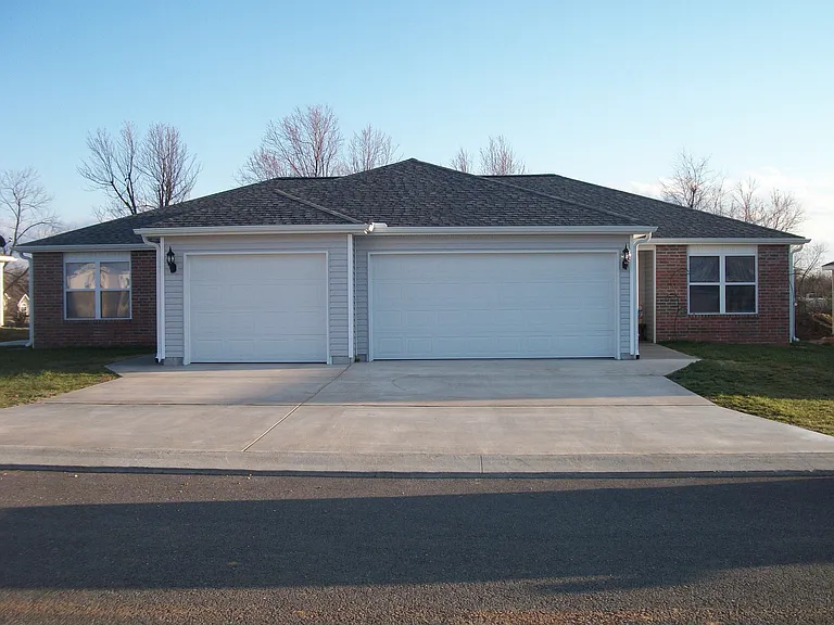 900 Neosho Heights Cir — Photo 1