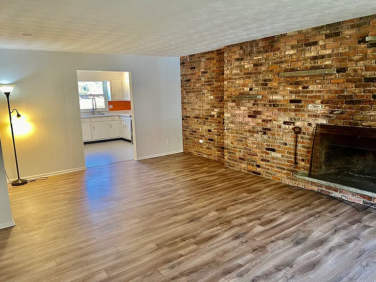 94 W Hurley Rd #4 — Photo 7