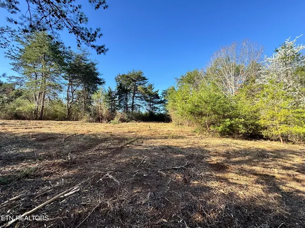 535 Peterson Ln, Maryville, TN 37803