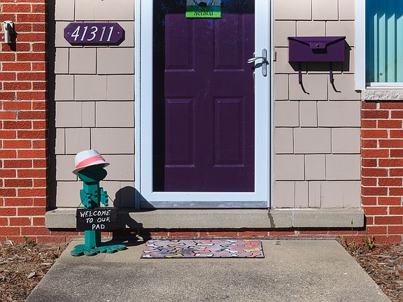 4th image of 41311 Hamilton Dr