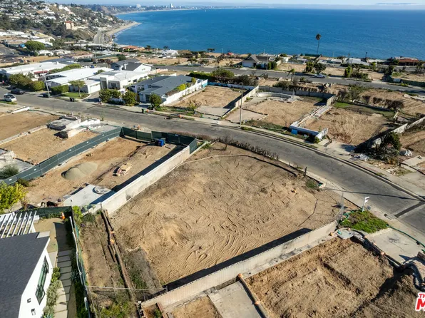 18441 Kingsport Dr, Malibu, CA 90265