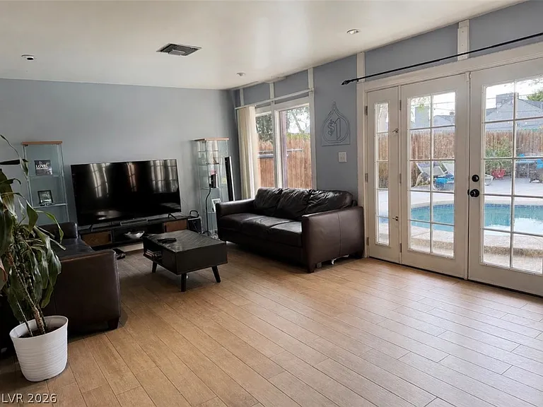 1037 Bracken Ave — Photo 13