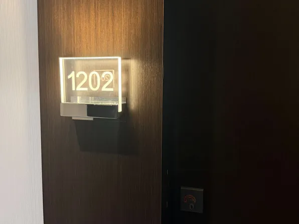 2221 Yonge St #1202, Toronto, ON M4S 0B8