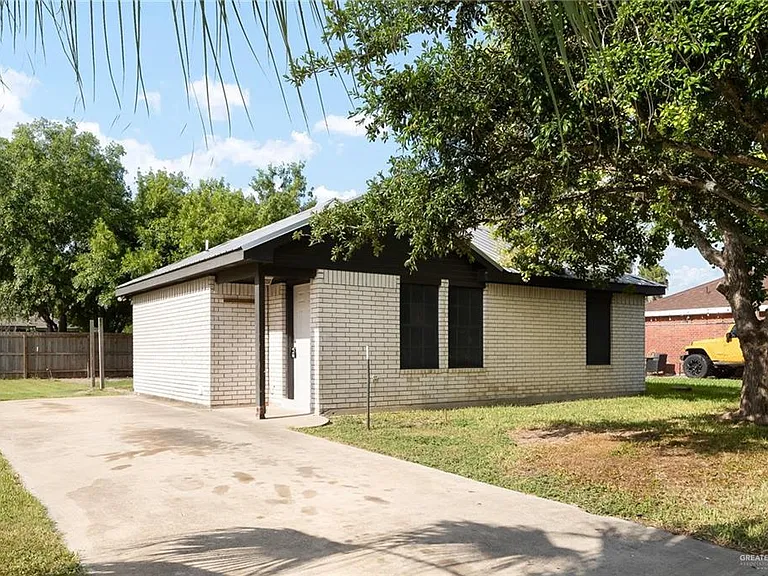 3900 Gabriella Dr — Photo 1