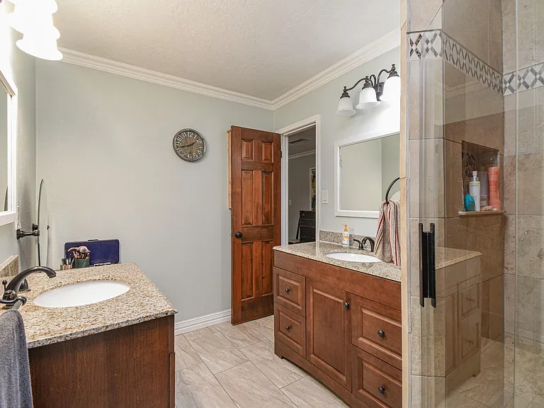 310 Prince Of Wales St — Photo 10