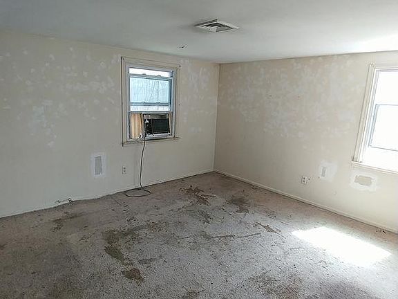 3rd image of 338 Lakeview Dr