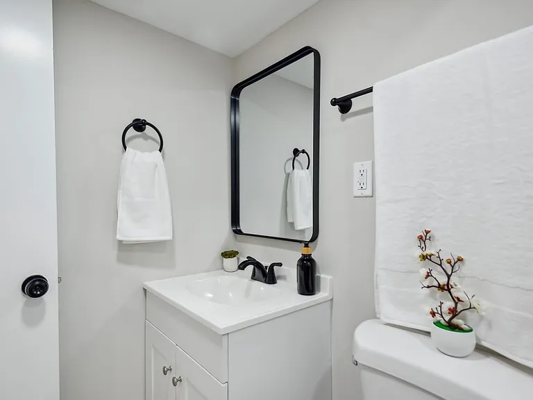 7013 Halleck St — Photo 2