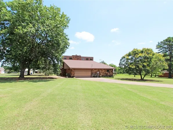819 W Seminole Ave, Nowata, OK 74048